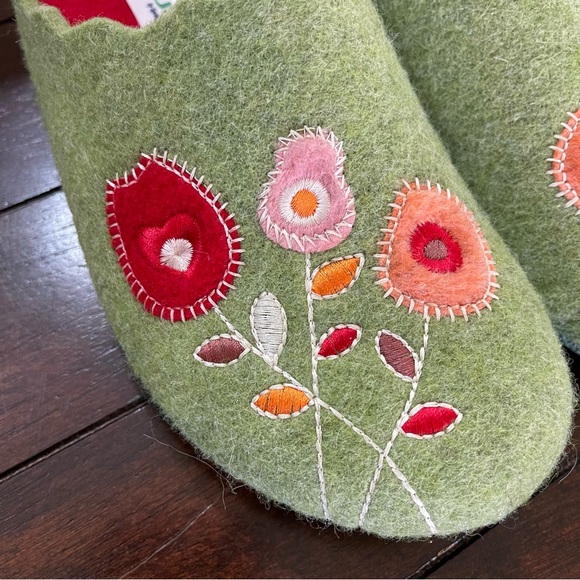 Flexus by Spring Step Women’s 6 Green Wool Slippers Embroidered Boho Floral NWOB - Picture 7 of 11